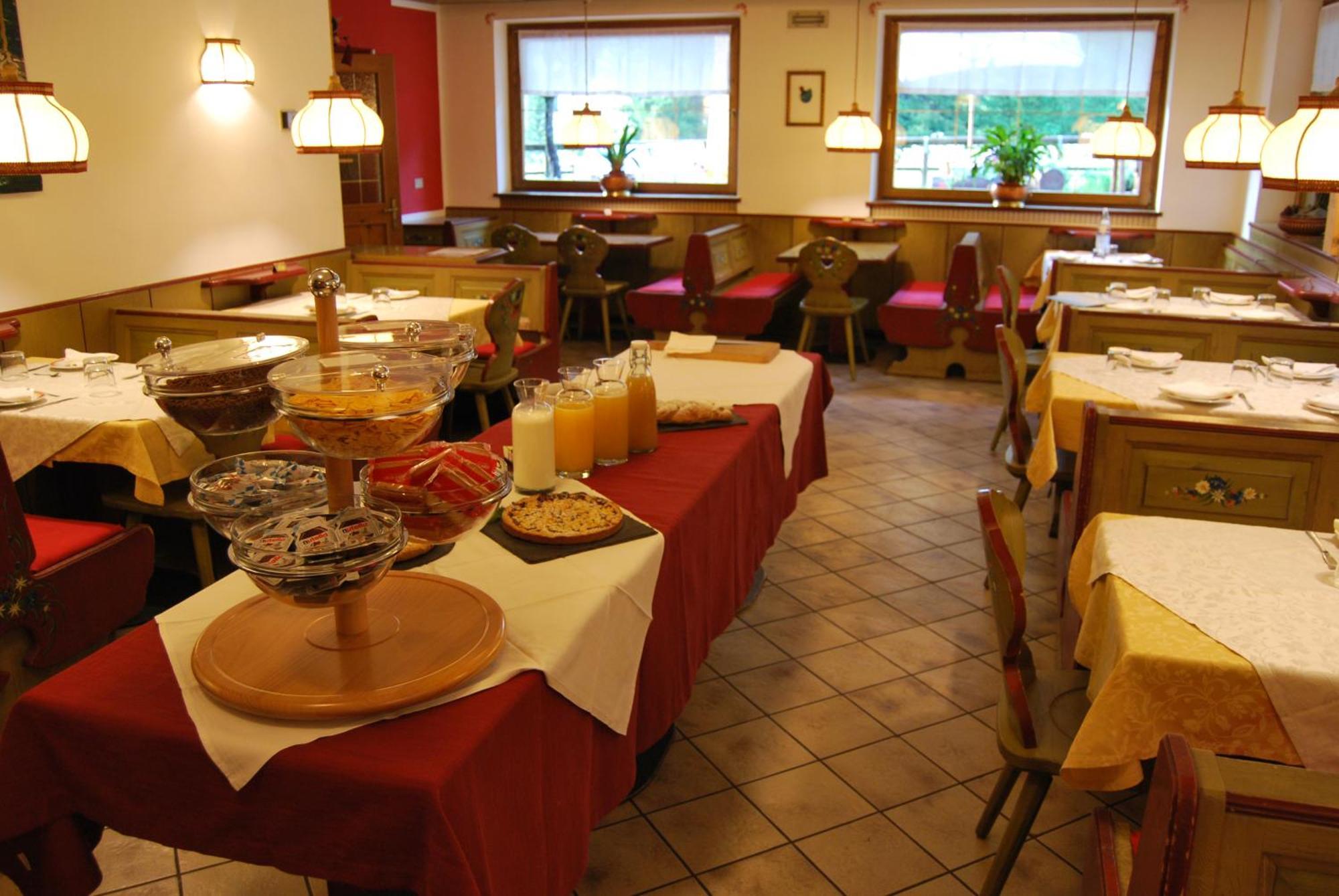 Villa Ruggero Wine Hotel Campitello di Fassa Esterno foto