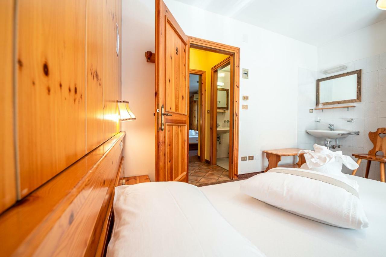 Villa Ruggero Wine Hotel Campitello di Fassa Esterno foto